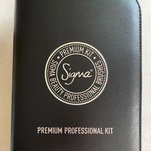 Sigma Brush set with silicone cleaning mat